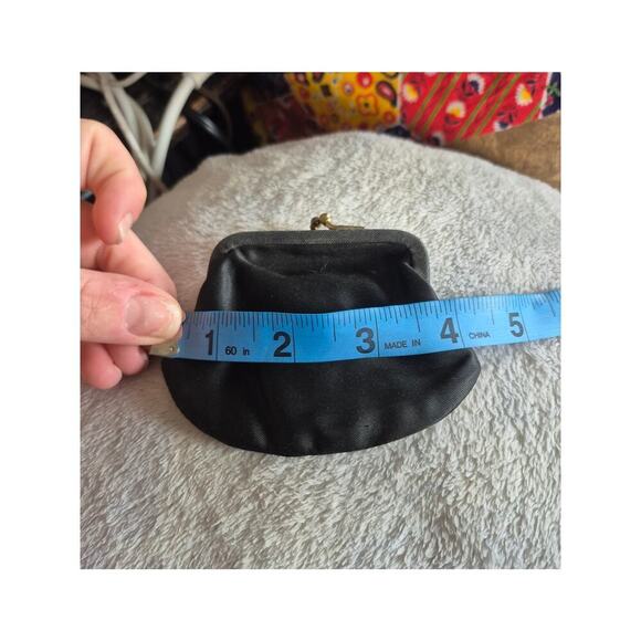 Vintage 1950 60s black satin coin purse small in size kisslock closure - Picture 4 of 5